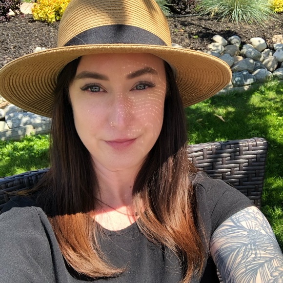 Meet your Posher, Allison - Picture 1 of 1